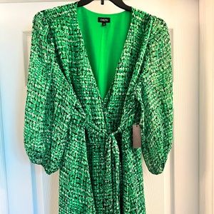 BNWT geometric print dress with a contemporary feel and v-neck. Size 20.